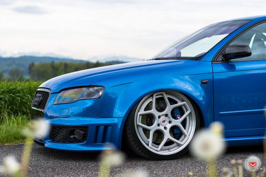 Детали экстерьера Audi RS4 Sedan on Vossen Wheels (CG-205) 2018 года  (фото 10 из 82)
